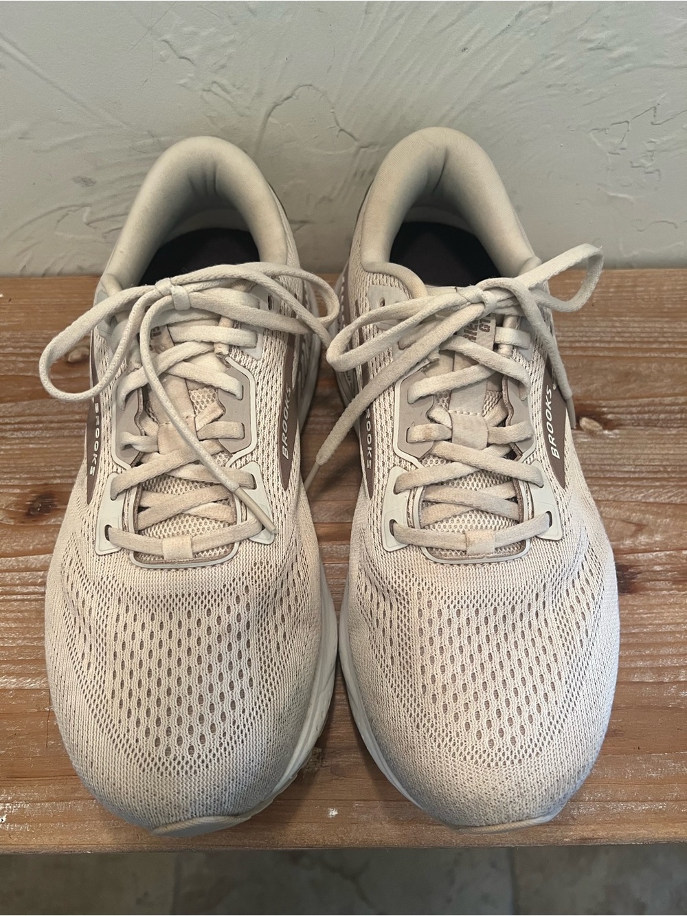 Brooks Ariel GTS 24 Women’s Running Shoes - Beige and Cream Size 10 Ex Wide